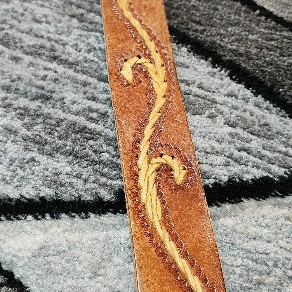 VINTAGE LEATHER HANDTOOLED BRAIDED-RASIED INLAY INTERCHANGEABLE WESTERN BELT